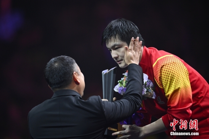 樊振东重庆冠军赛4-3力克王楚钦:靠自我调适与