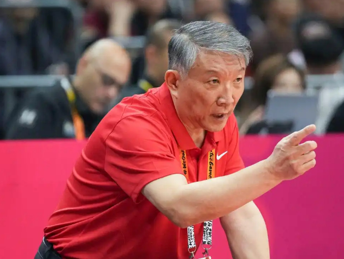 宫鲁鸣多次集训效果欠佳引争议 女篮备战世界杯