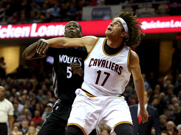 勒布朗·詹姆斯唯一替补：为保护队友甘愿降格