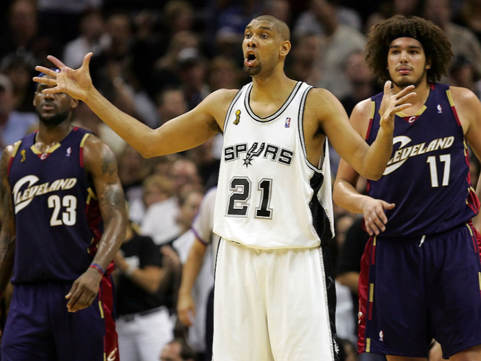 勒布朗·詹姆斯唯一替补：为保护队友甘愿降格