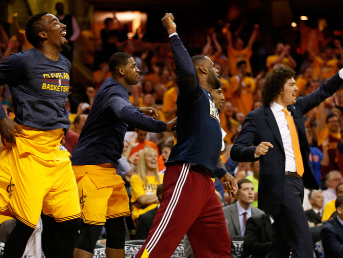 勒布朗·詹姆斯唯一替补：为保护队友甘愿降格