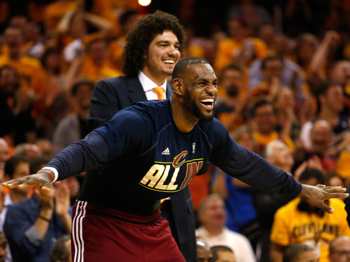 勒布朗·詹姆斯唯一替补：为保护队友甘愿降格