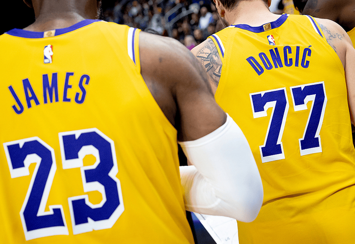 湖人关键球引爆九连胜 52胜目标近在咫尺