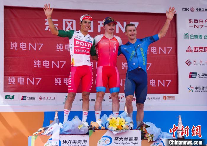 环青赛第三日：冒雨穿越金色花海，门源段车手