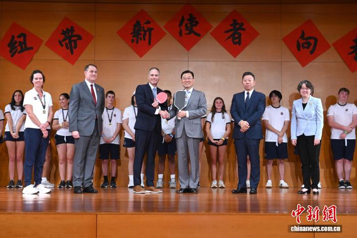 美国青少年匹克球访华团亮相中国驻美大使馆 开