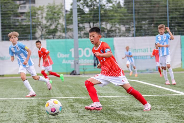 贵州足球少年圆梦欧洲杯 比亚迪助力中国青少年