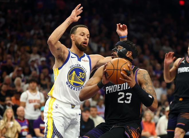 布克格林冲突引爆附加赛 绿色浪潮掀翻勇士王朝